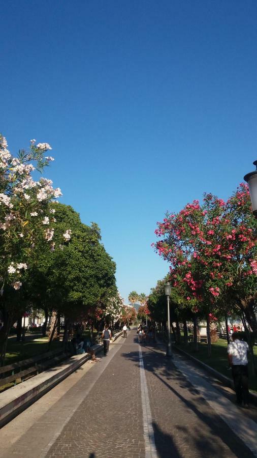 "Il Turista" Holiday Home Salerno Exterior foto