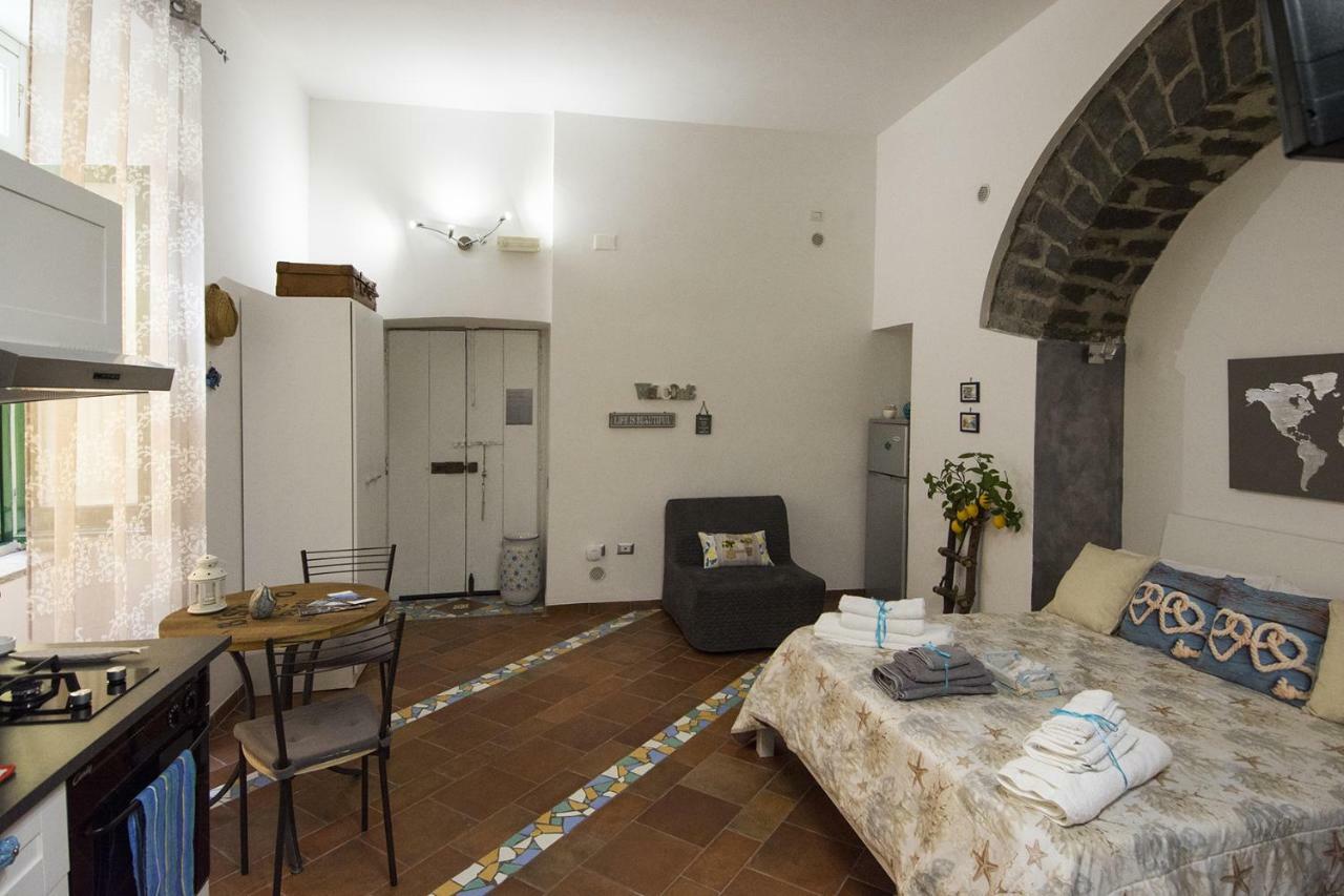 "Il Turista" Holiday Home Salerno Exterior foto