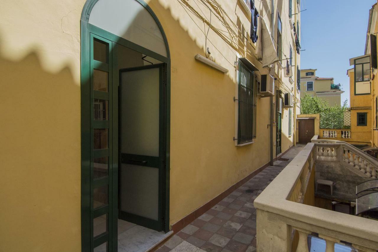 "Il Turista" Holiday Home Salerno Exterior foto